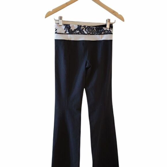 Lululemon Full Length Yoga Leggings. Size 4 tall - Picture 2 of 6